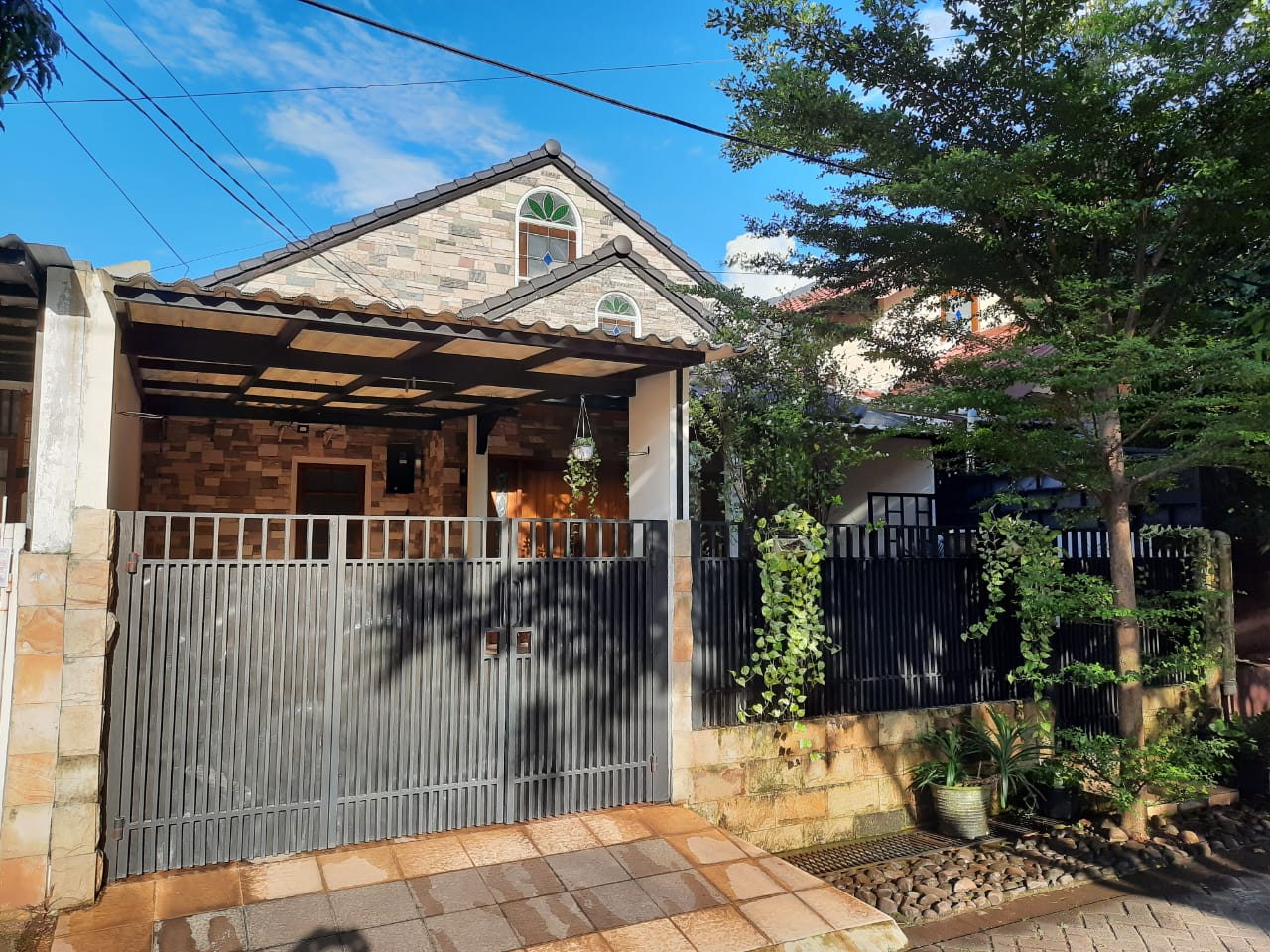 Properti terdaftar untuk dijual atau disewa - Dijual Rumah 1.5 Lantai Lokasi Komplek Bintaro Jaya Sektor 5 Pondok Aren, Tangerang Selatan, Banten